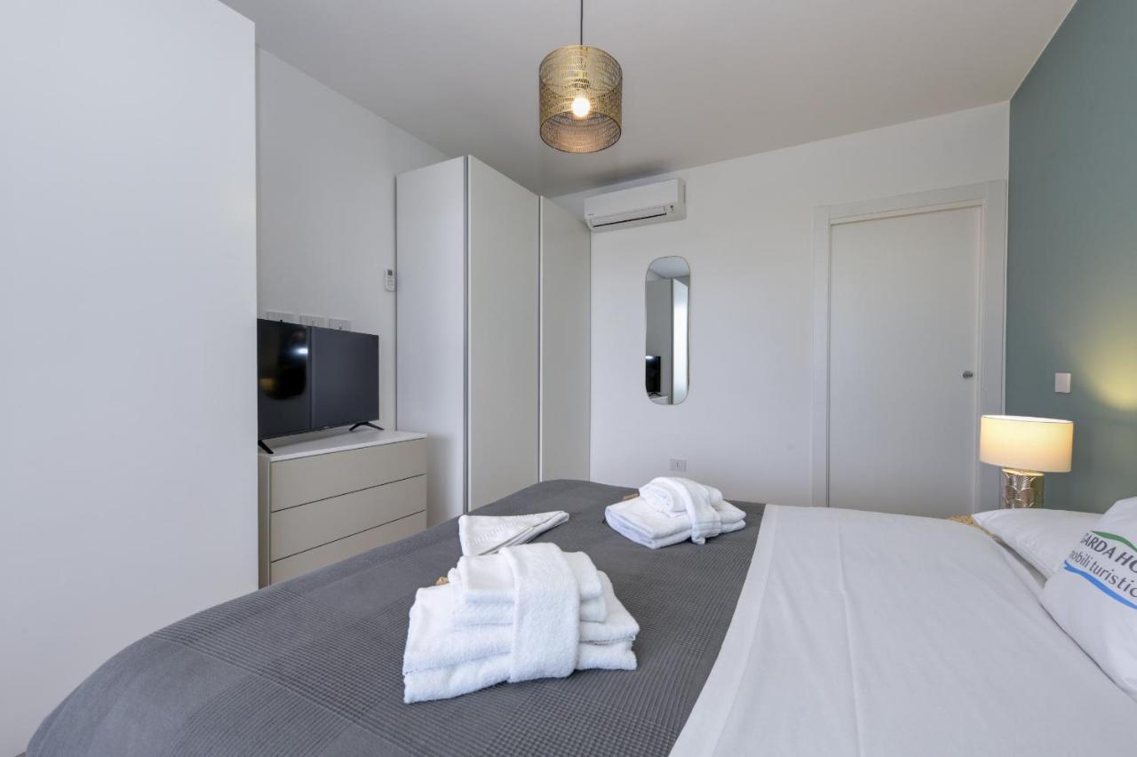 Opalia Residence - Garda Lake Lifestyle Apartment Peschiera del Garda Exterior photo