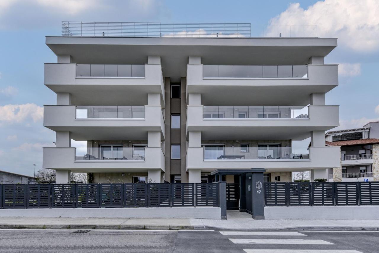Opalia Residence - Garda Lake Lifestyle Apartment Peschiera del Garda Exterior photo